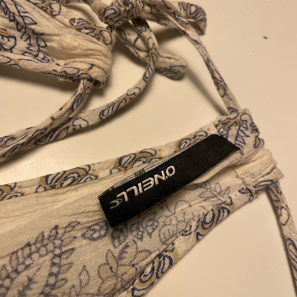 O'Neill Cream and Blue Paisley Camisole - Picture 5 of 5